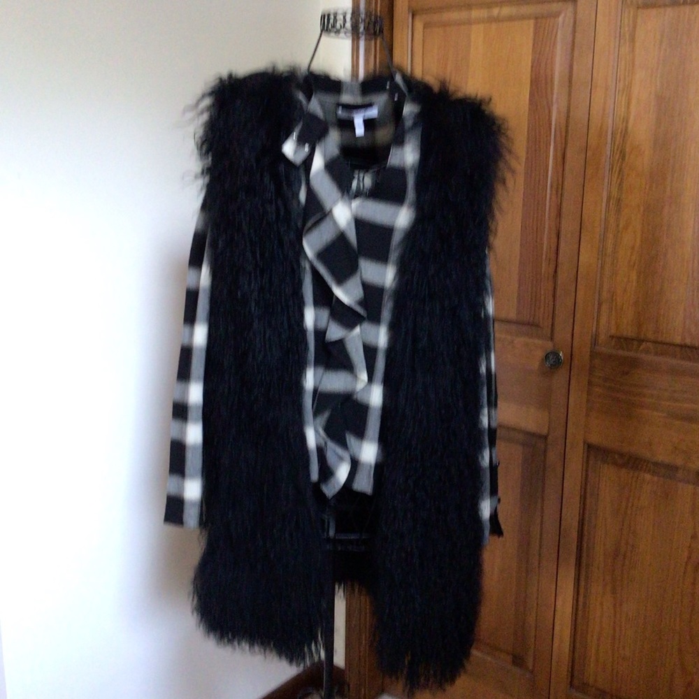Browns of London black shearling vest, Mediun - Picture 5 of 10